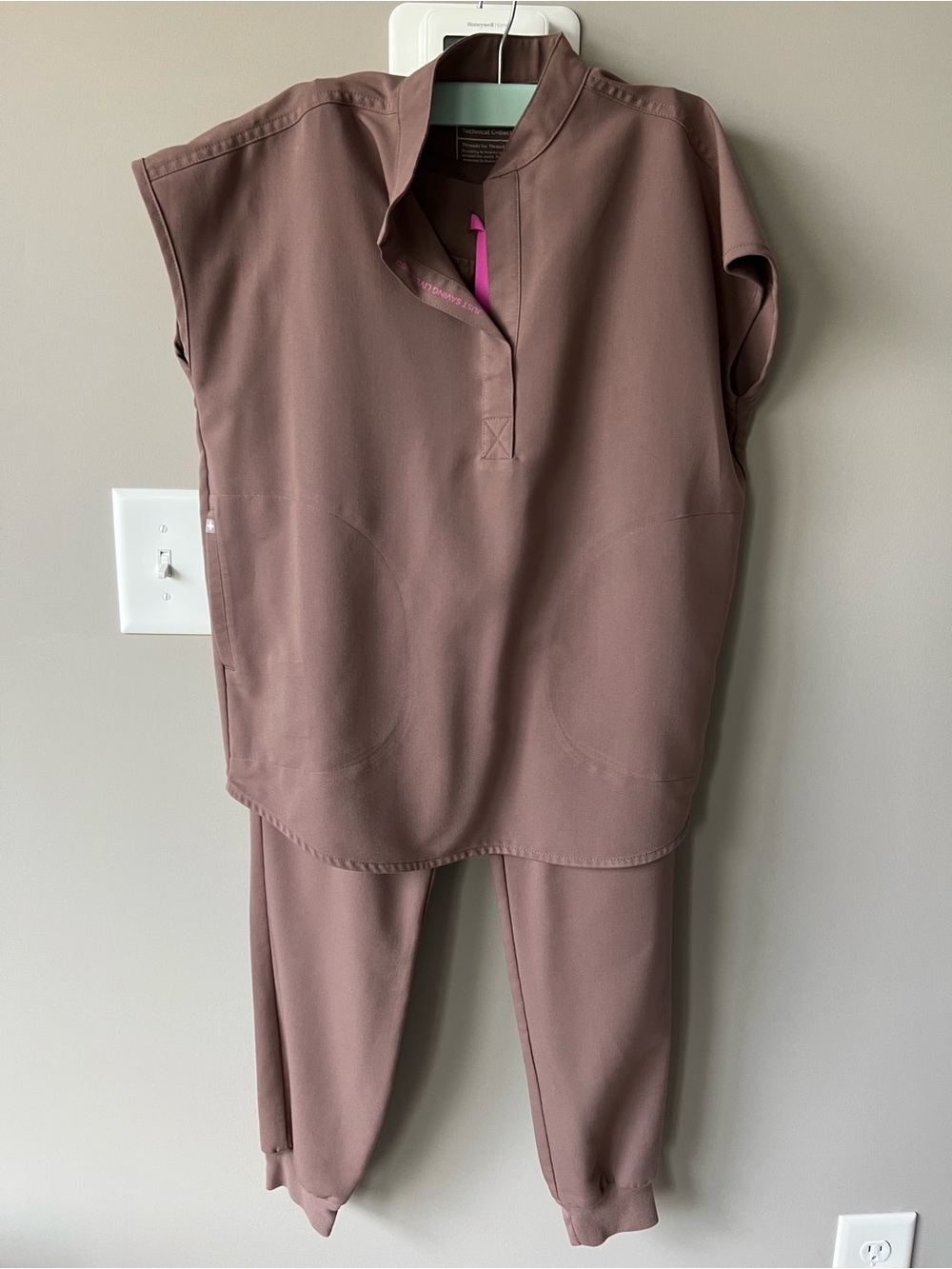 Figs Women's smokey taupe Scrub Set